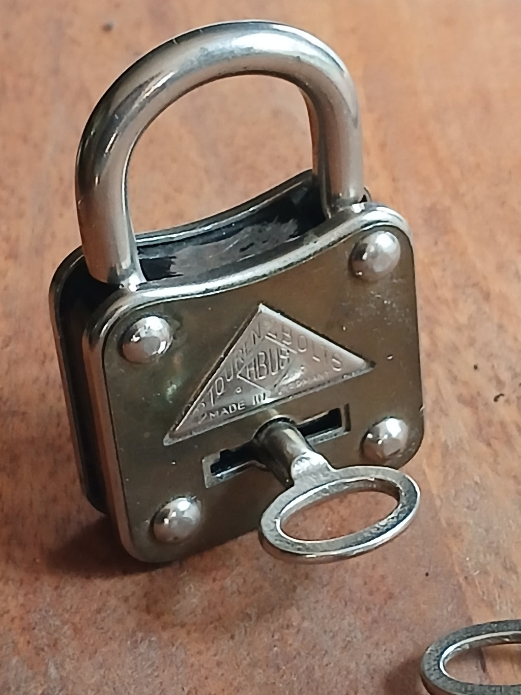 Ancien cadenas abus 2 clefs ( neuf )