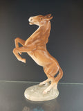 Superbe cheval cabré en porcelaine 1950