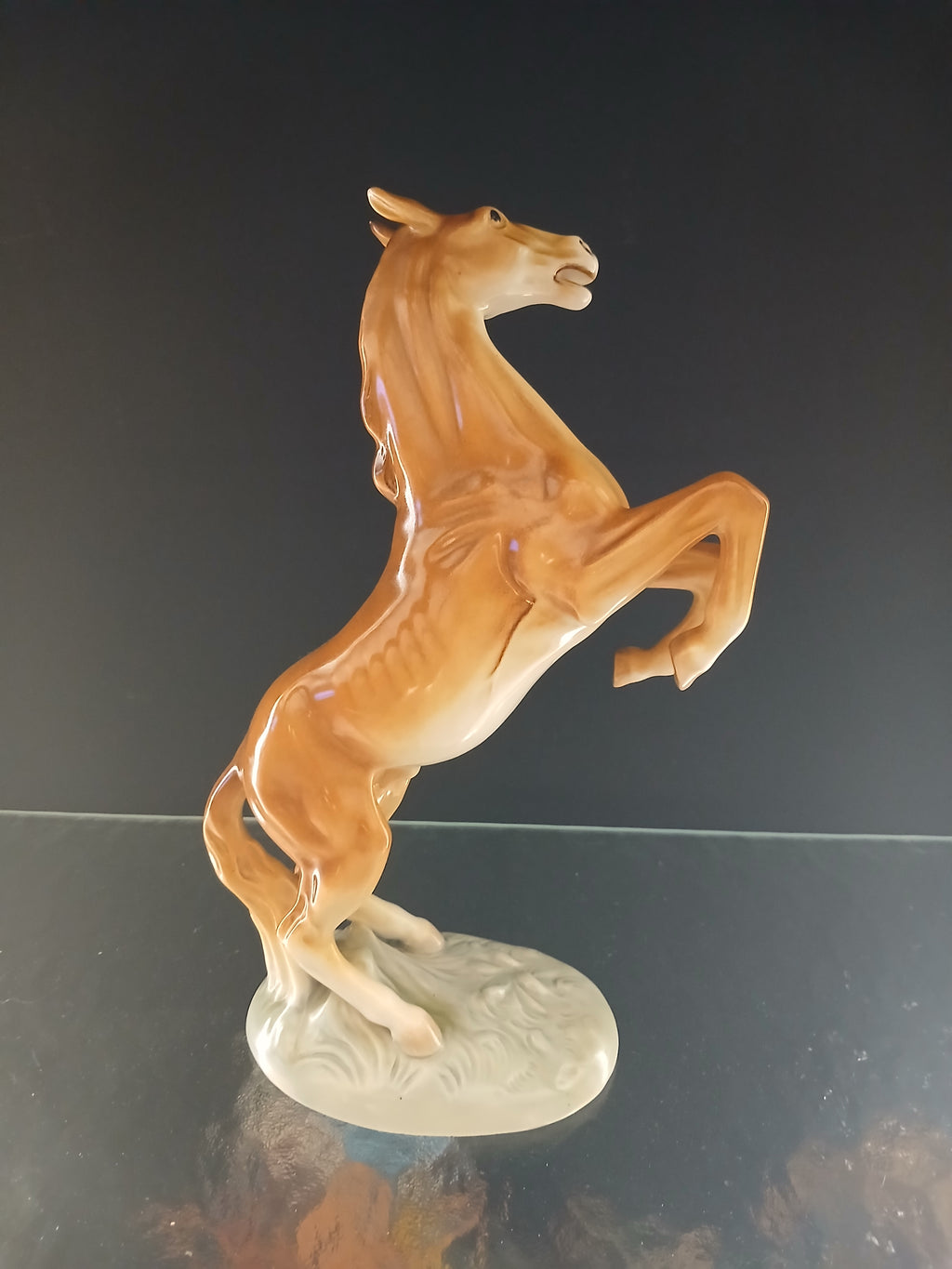 Superbe cheval cabré en porcelaine 1950