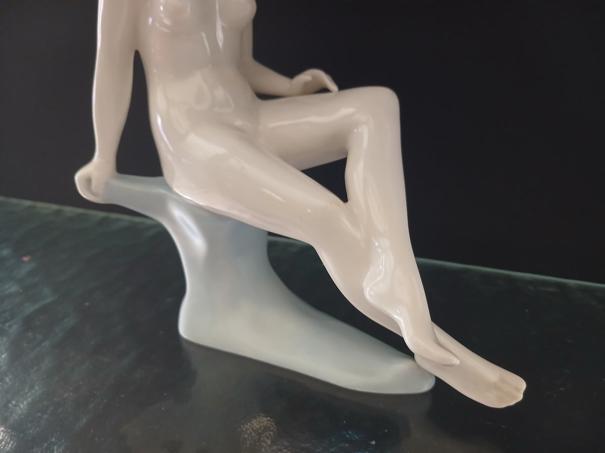 Femme nue en porcelaine vintage