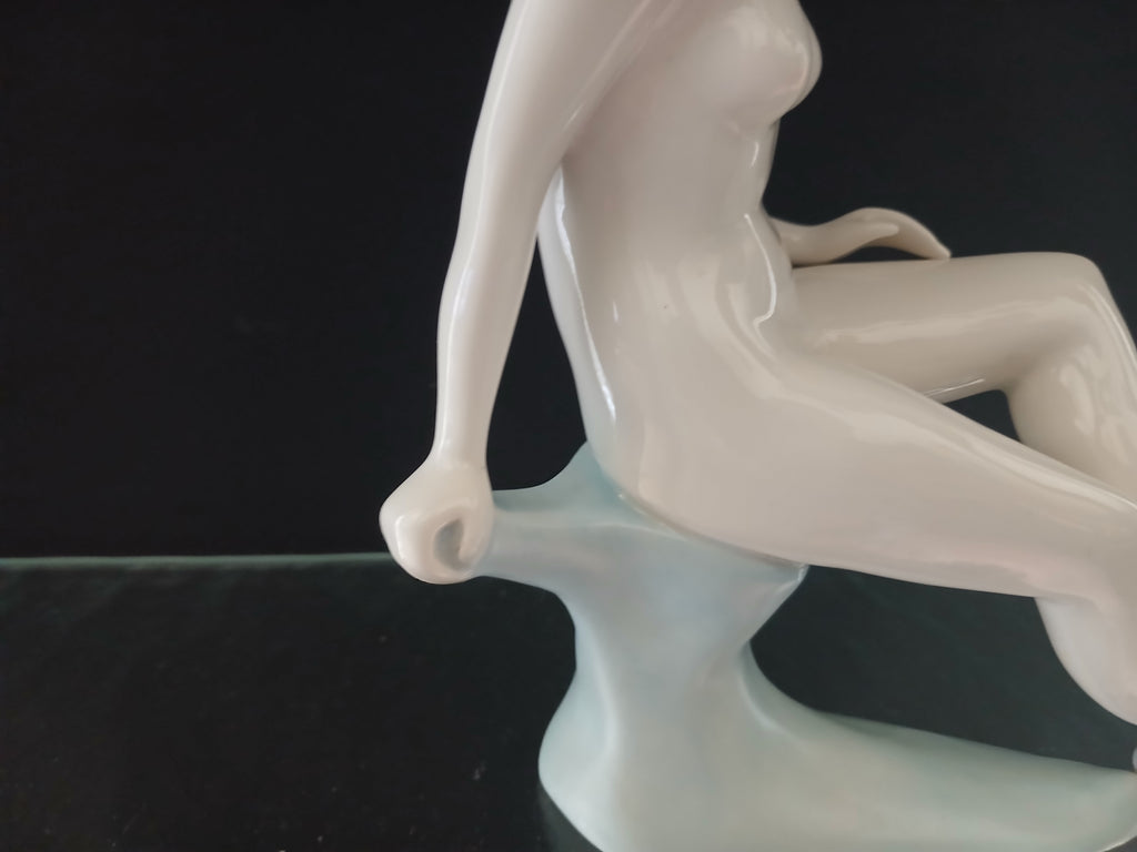 Femme nue en porcelaine vintage