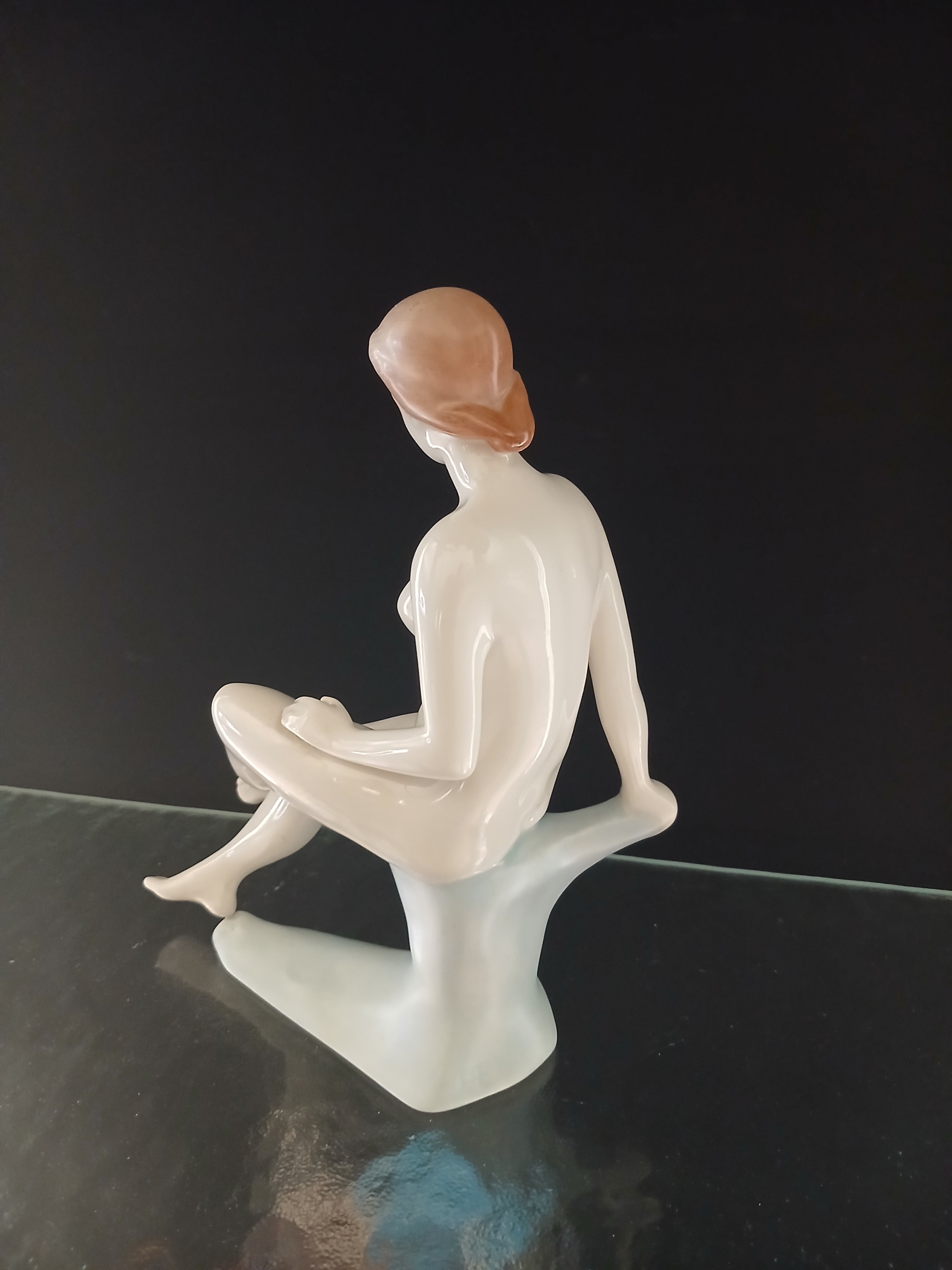 Femme nue en porcelaine vintage