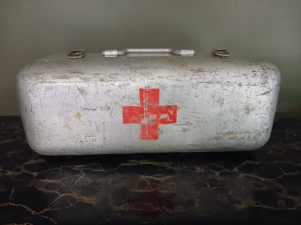 rare  Grande boite médicale des années 50 / 60
