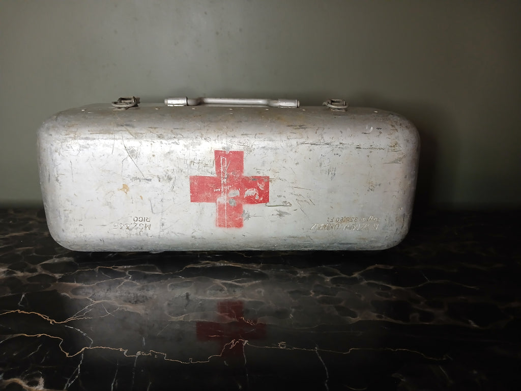 rare  Grande boite médicale des années 50 / 60