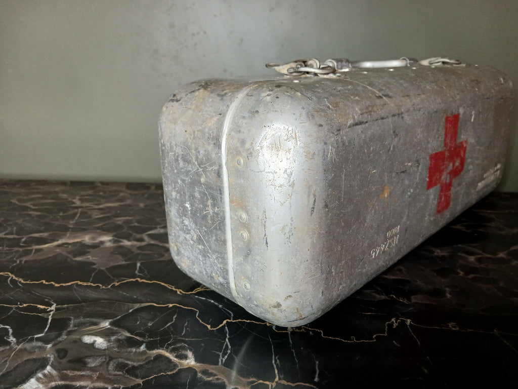rare  Grande boite médicale des années 50 / 60
