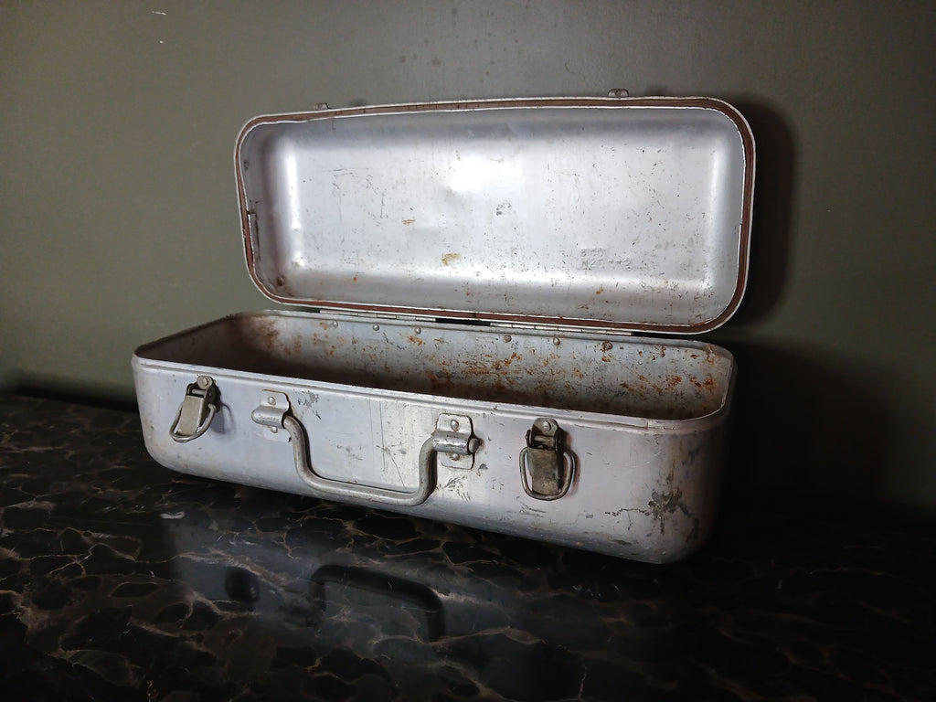rare  Grande boite médicale des années 50 / 60