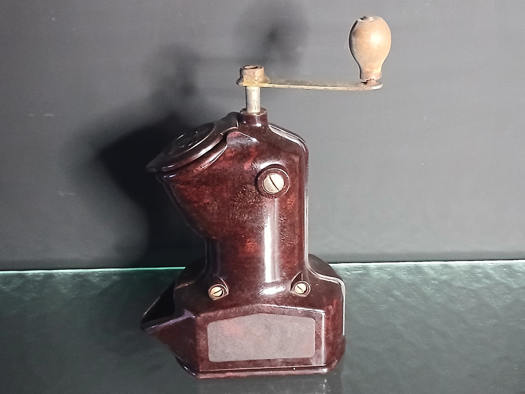 moulin à café en bakélite de la marque DMR ROSTOCK 1920 - 1940