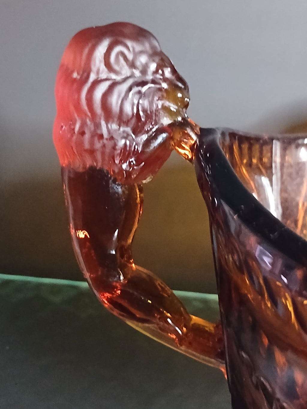 Splendide coupe Art Déco en verre ambré