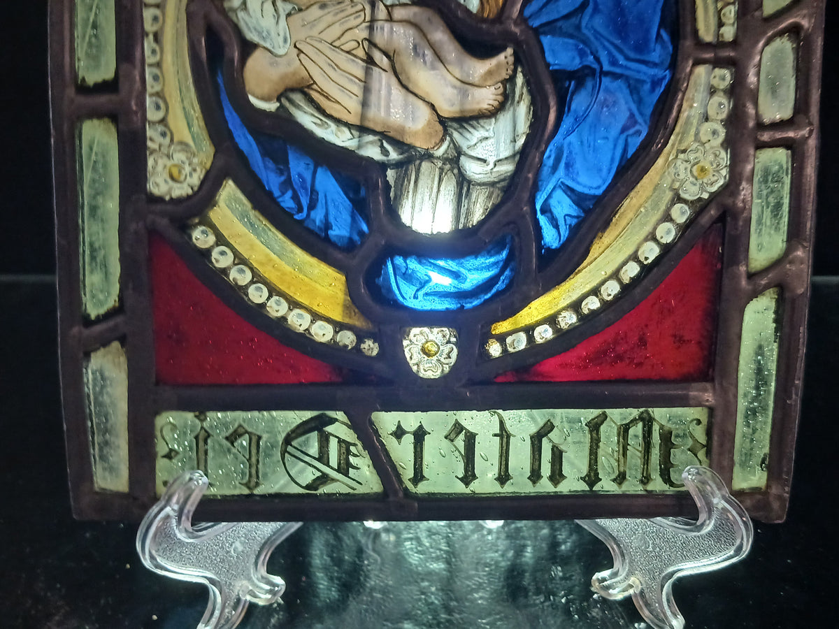 Superbe vitrail du XIXe siècle représentant la Vierge à l'Enfant couronnée