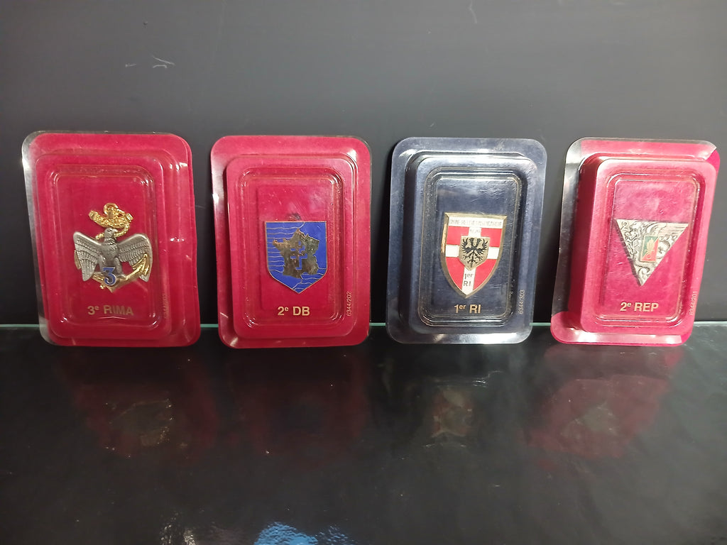 Lot de 4 médailles militaires avec étuis d'origine