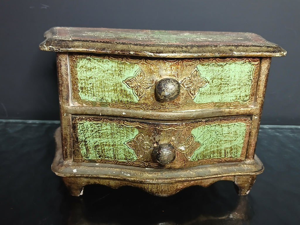 Ancienne commode miniature en bois peint et doré de style florentin,