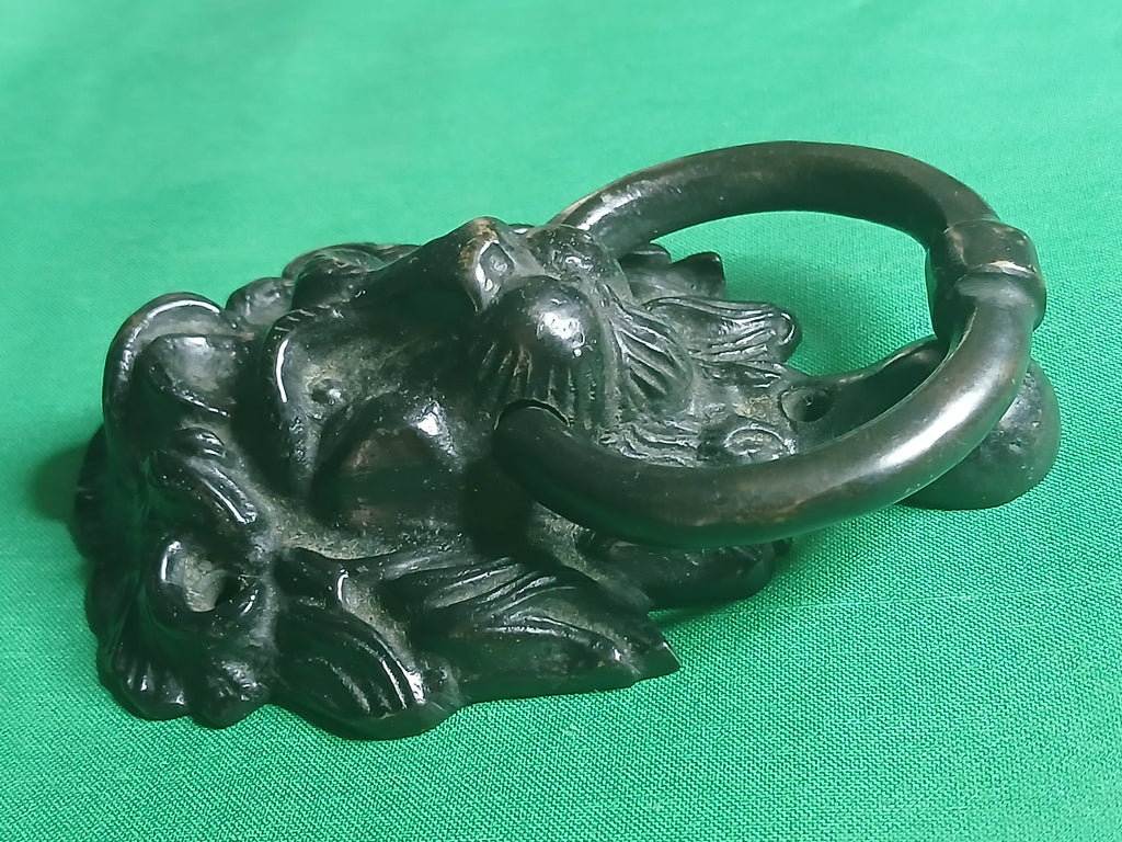 Ancien heurtoir de porte en bronze massif