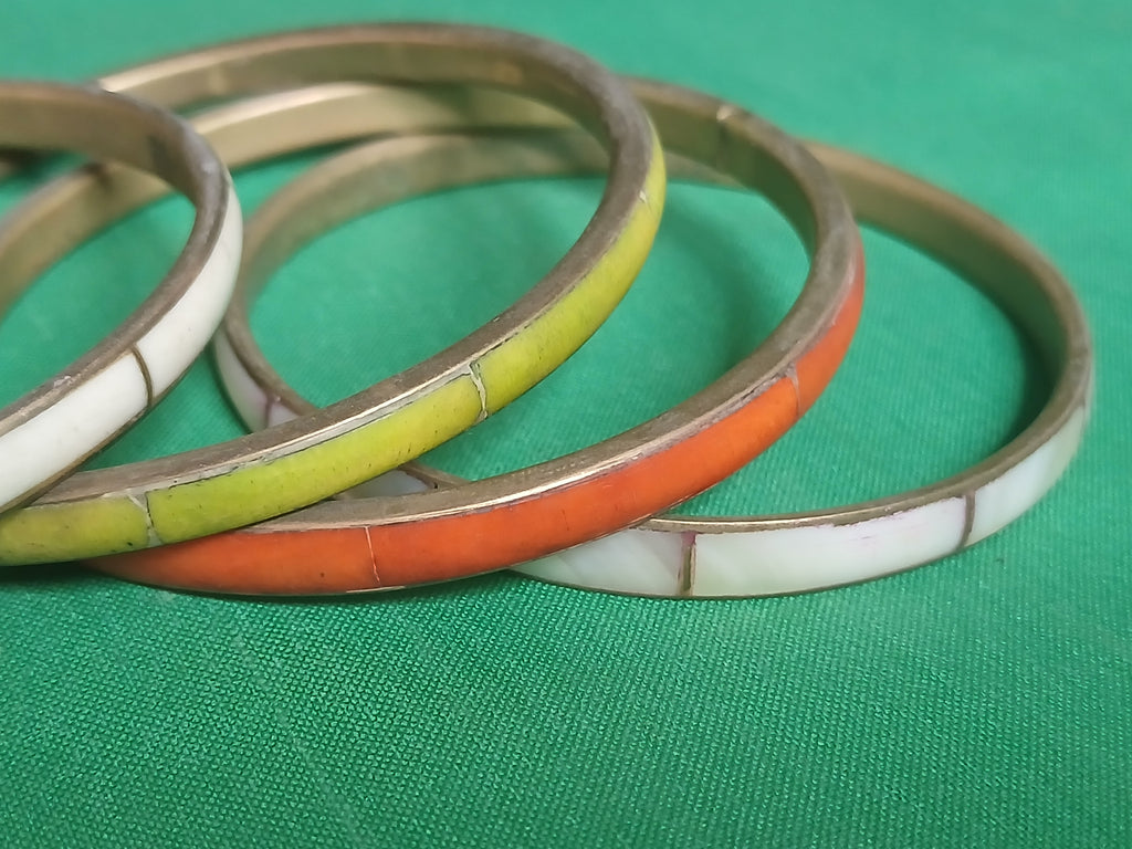 Lot de 5 bracelets joncs années 1960