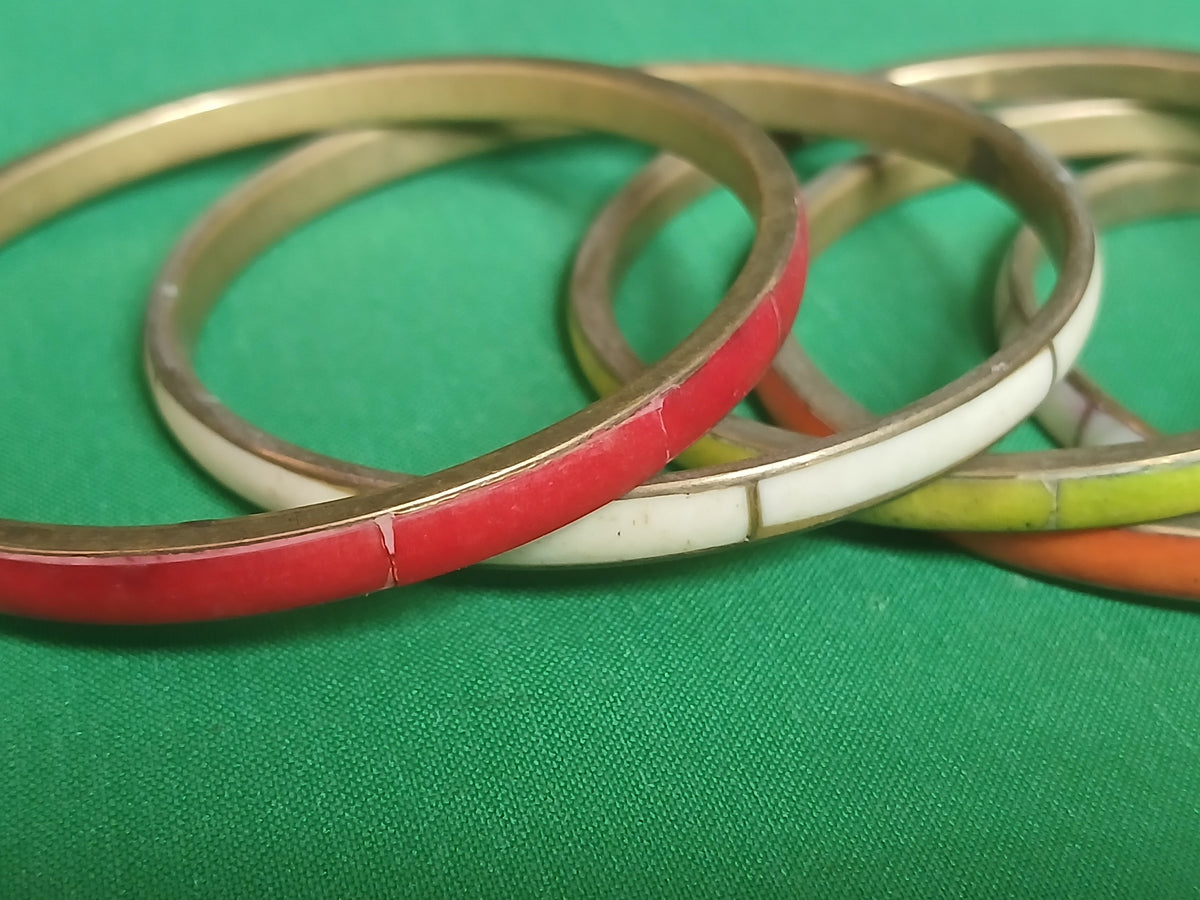 Lot de 5 bracelets joncs années 1960