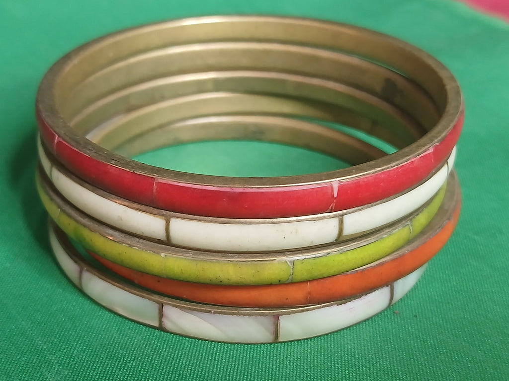 Lot de 5 bracelets joncs années 1960