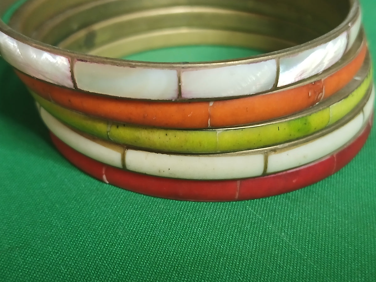 Lot de 5 bracelets joncs années 1960