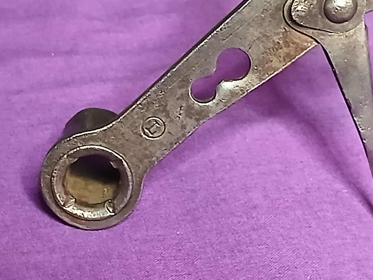 Lot de deux anciens outils de marque Michelin, début du XXe siècle.