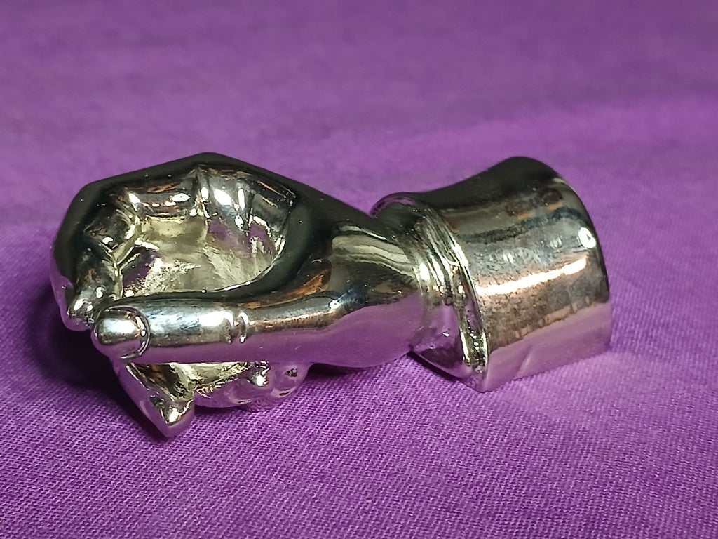 Superbe porte-stylo en métal chromé en forme de main