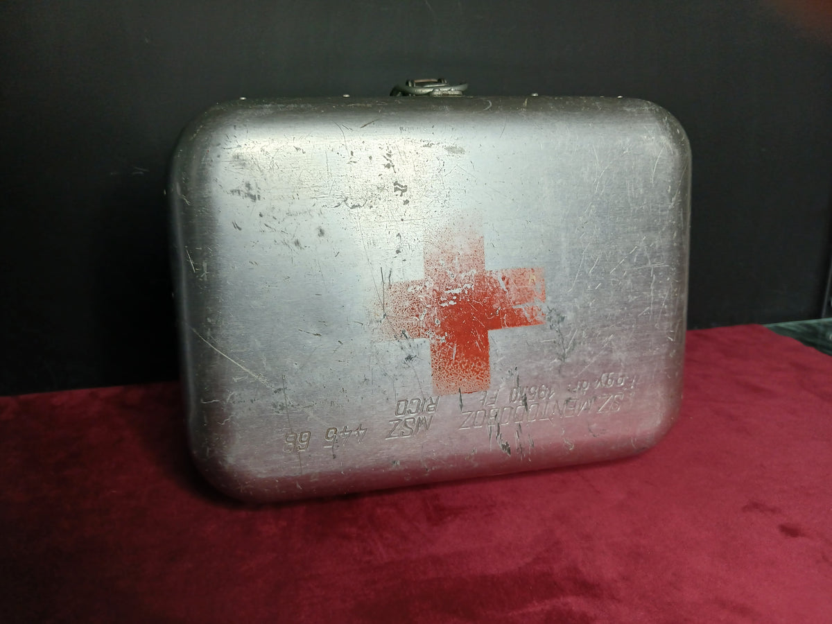 Trousse de premiers secours authentique des années 1950