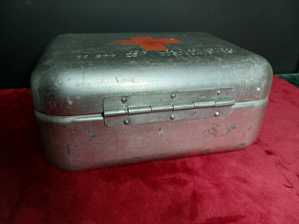 Trousse de premiers secours authentique des années 1950