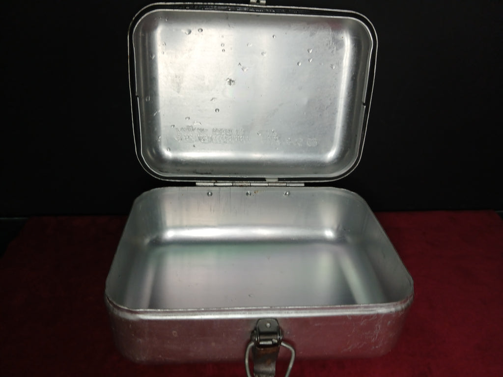 Trousse de premiers secours authentique des années 1950