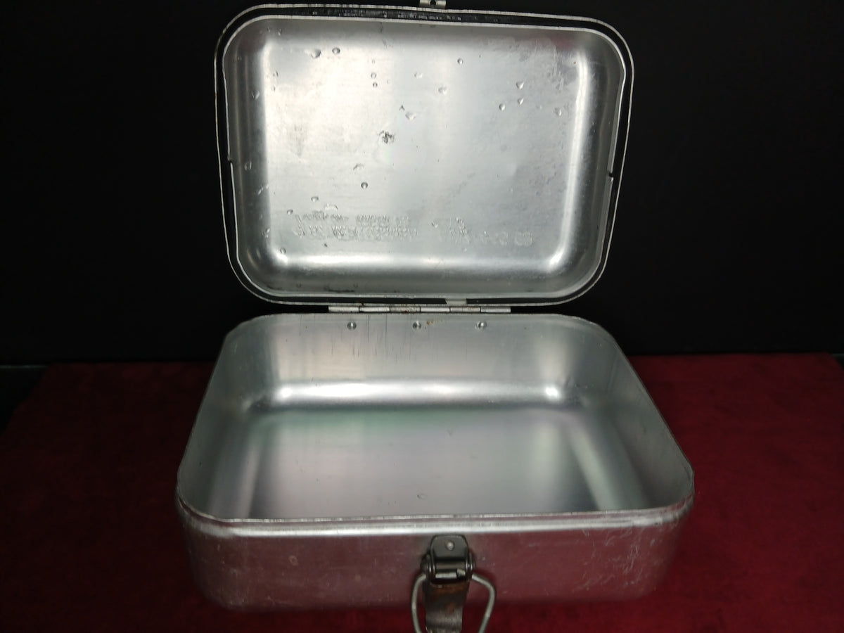 Trousse de premiers secours authentique des années 1950