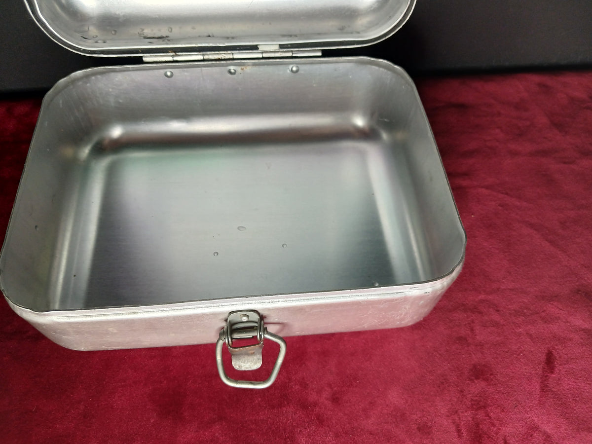 Trousse de premiers secours authentique des années 1950