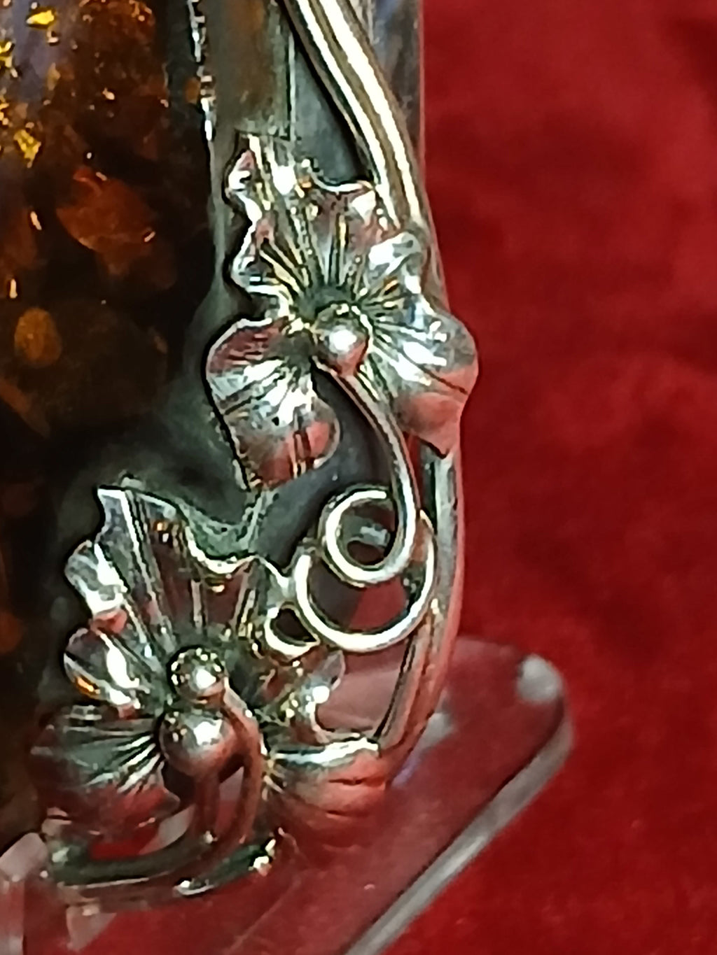 Élégant pendentif Art nouveau en ambre de la Baltique