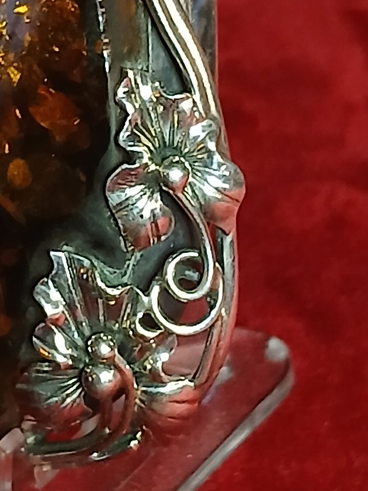 Élégant pendentif Art nouveau en ambre de la Baltique