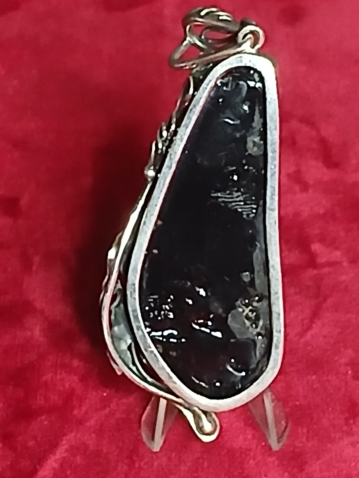 Élégant pendentif Art nouveau en ambre de la Baltique
