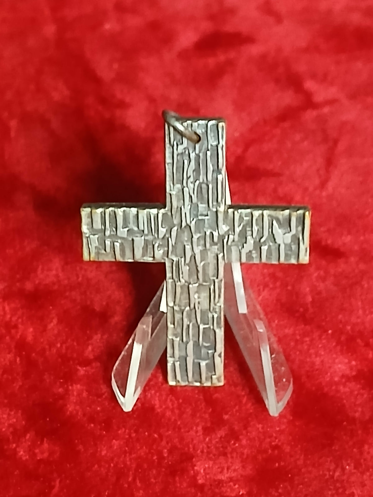 Pendentif crucifix ancien  signée Fisch & Cie. (1890–1920)
