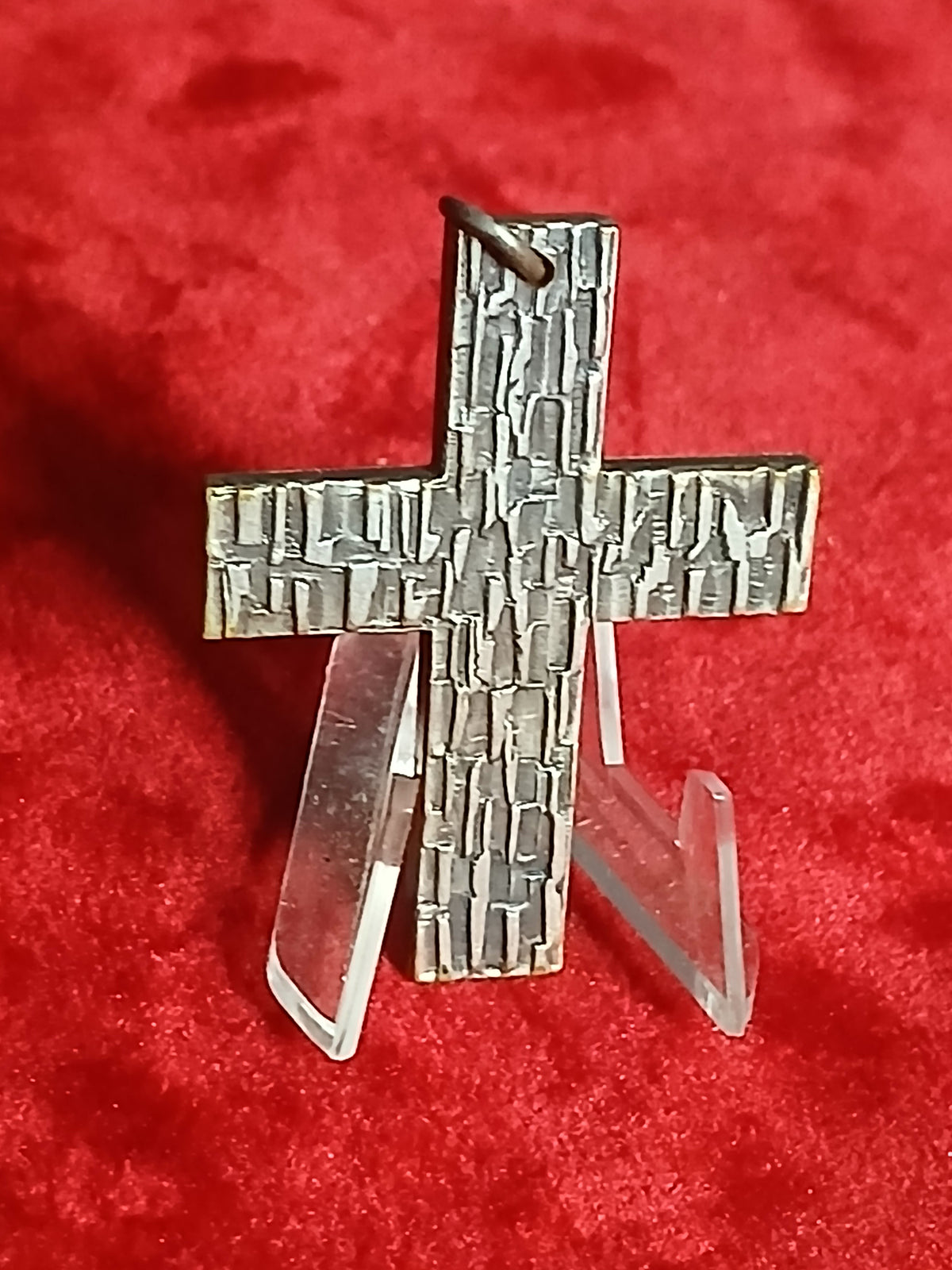 Pendentif crucifix ancien  signée Fisch & Cie. (1890–1920)