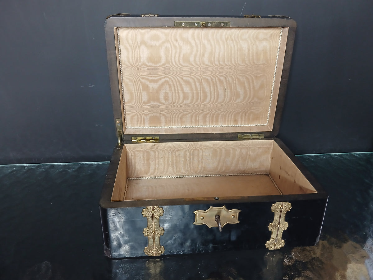 Coffret à bijoux Napoléon III fin XIXe siècle en bois laqué noir