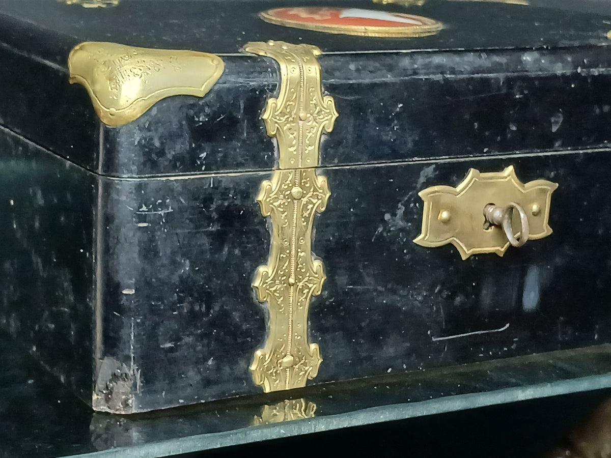 Coffret à bijoux Napoléon III fin XIXe siècle en bois laqué noir