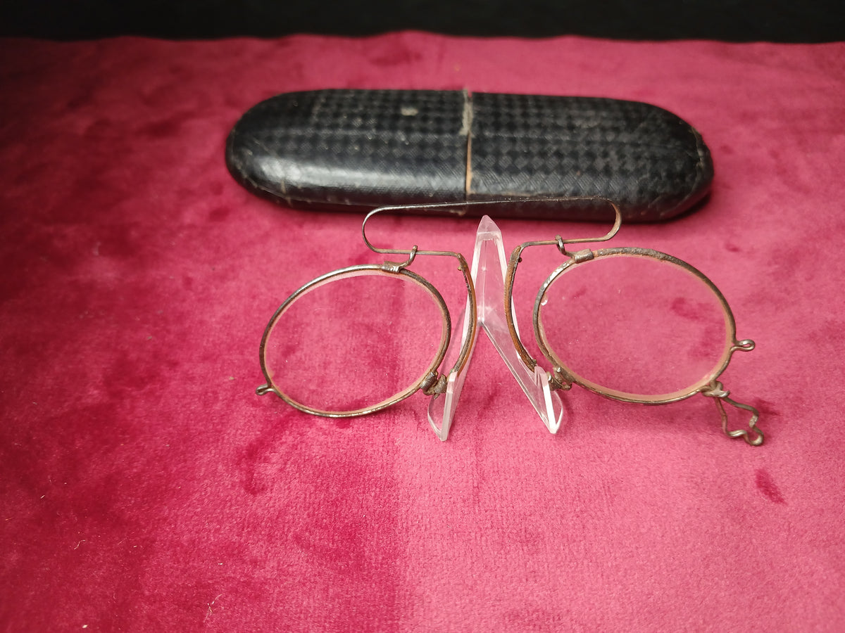 2 paires de lunettes anciennes pince nez avec étuis  fin du XIXe siècle