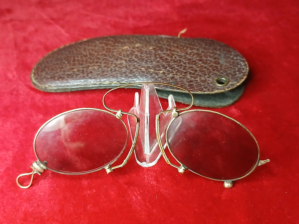 2 paires de lunettes anciennes pince nez avec étuis  fin du XIXe siècle