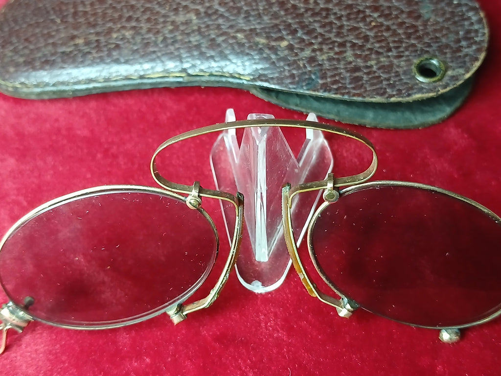 2 paires de lunettes anciennes pince nez avec étuis  fin du XIXe siècle