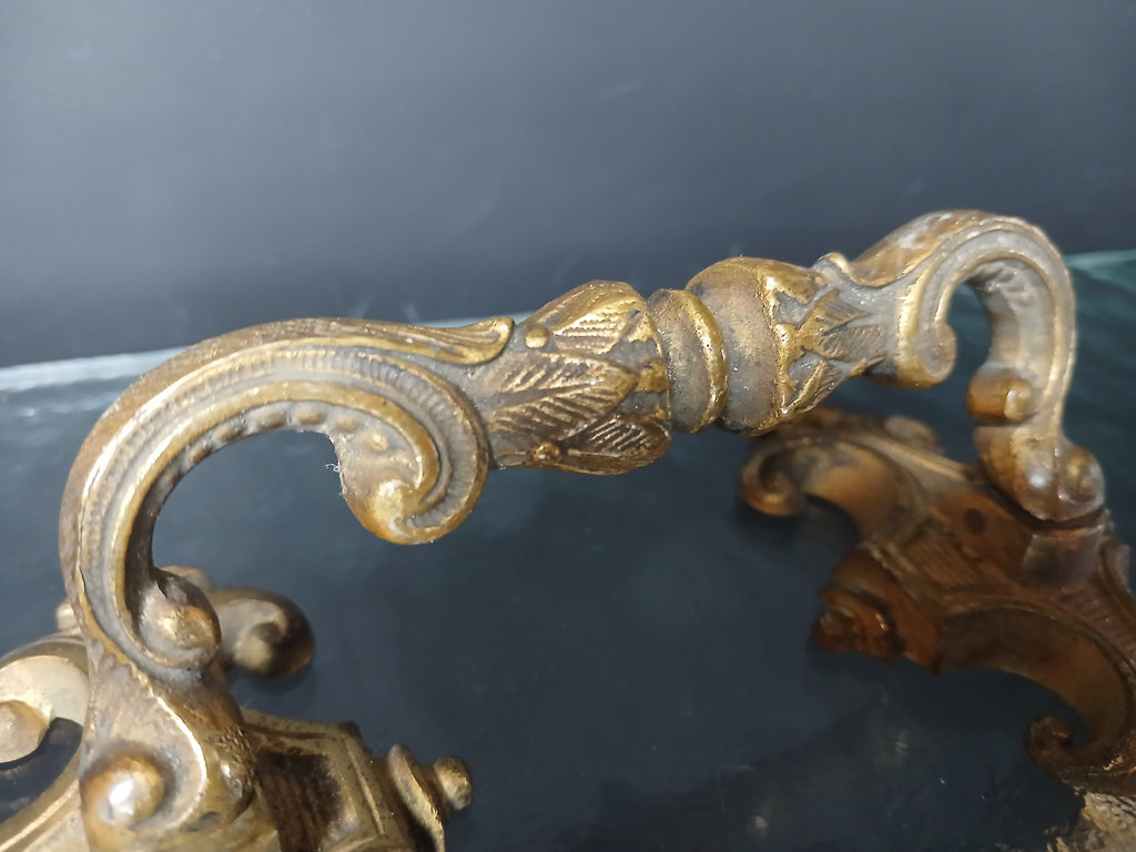 Ancienne poignée de meuble en bronze ciselé, typique du XIXe siècle