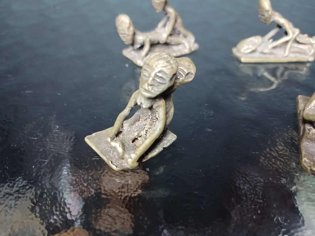 lot de 5 petites figurines érotiques en bronze de tradition Ashanti