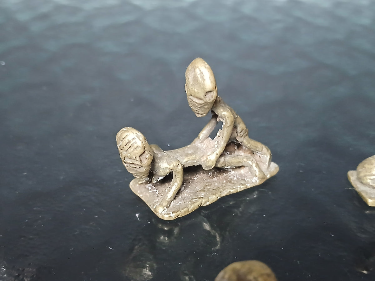 lot de 5 petites figurines érotiques en bronze de tradition Ashanti
