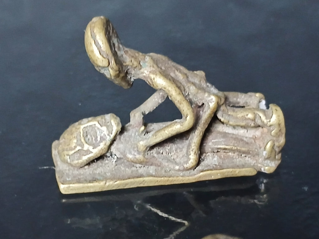 lot de 5 petites figurines érotiques en bronze de tradition Ashanti
