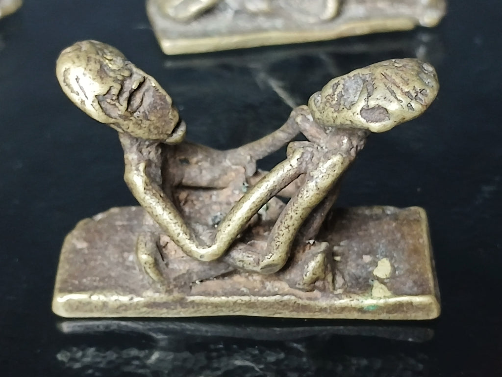 lot de 5 petites figurines érotiques en bronze de tradition Ashanti