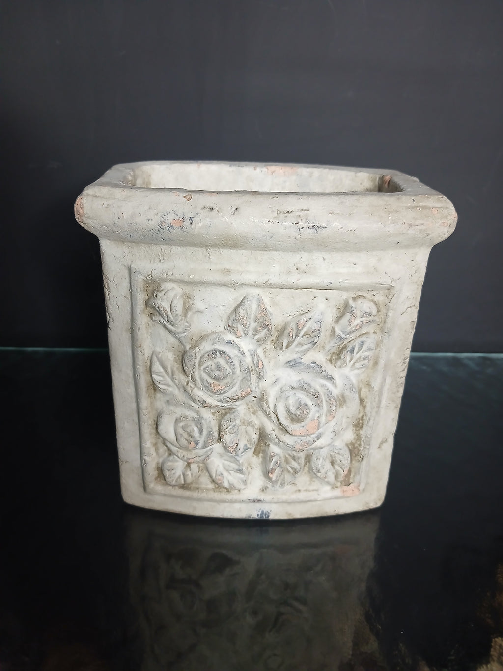 Pot de fleurs carré en pierre vieillie vintage
