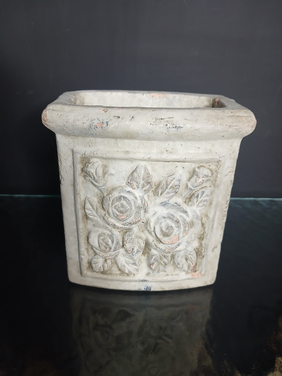 Pot de fleurs carré en pierre vieillie vintage