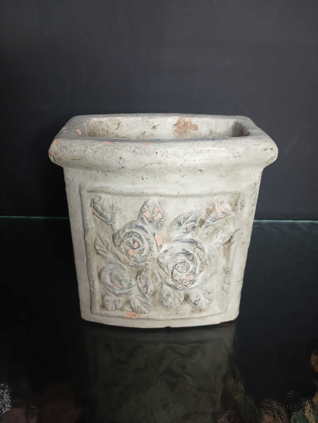 Pot de fleurs carré en pierre vieillie vintage