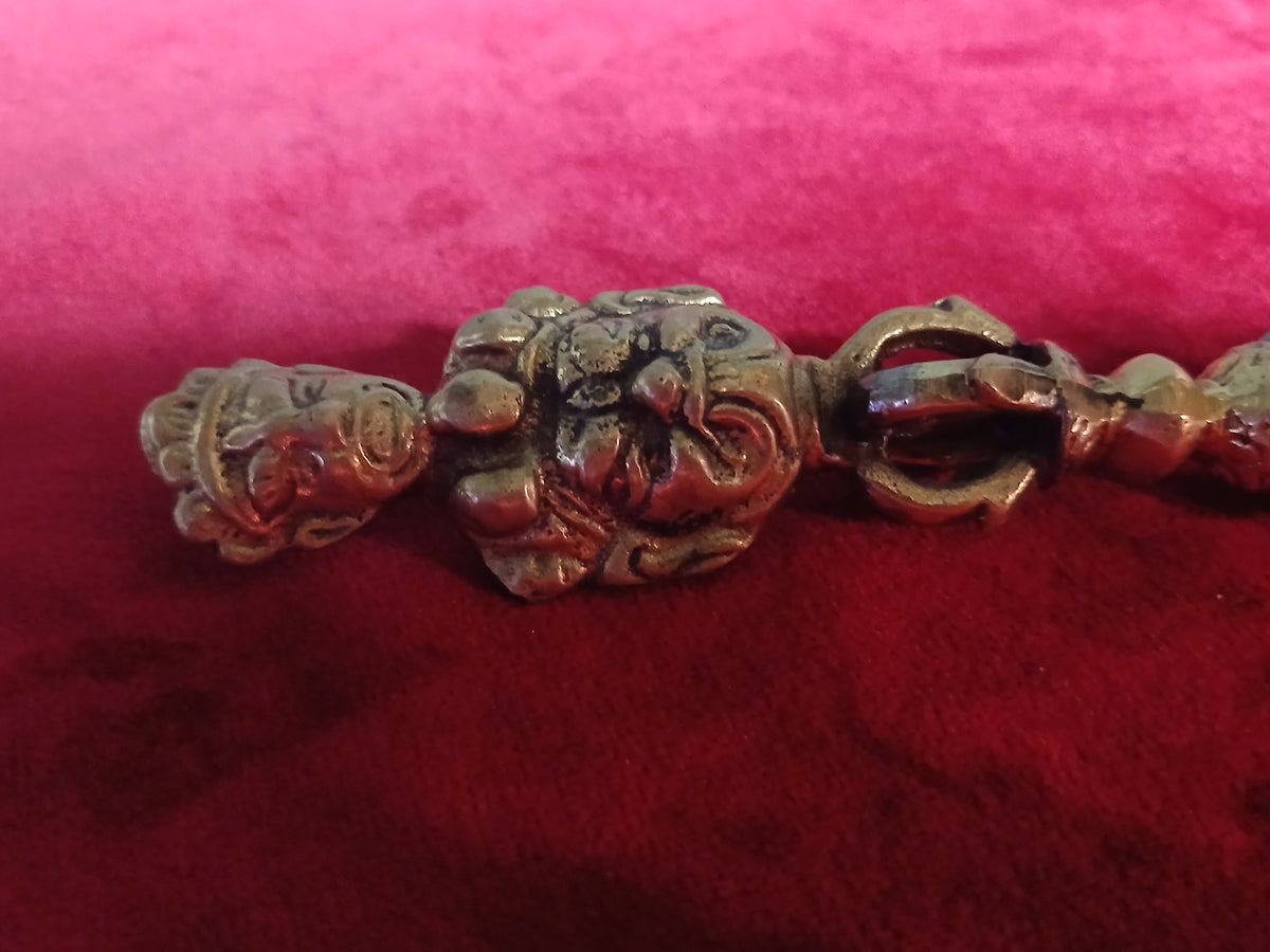 Ancien phurba tibétain, instrument rituel bouddhiste