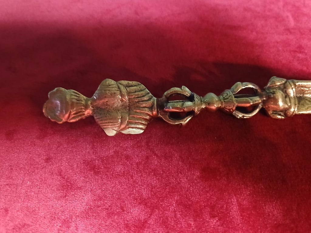Ancien phurba tibétain, instrument rituel bouddhiste