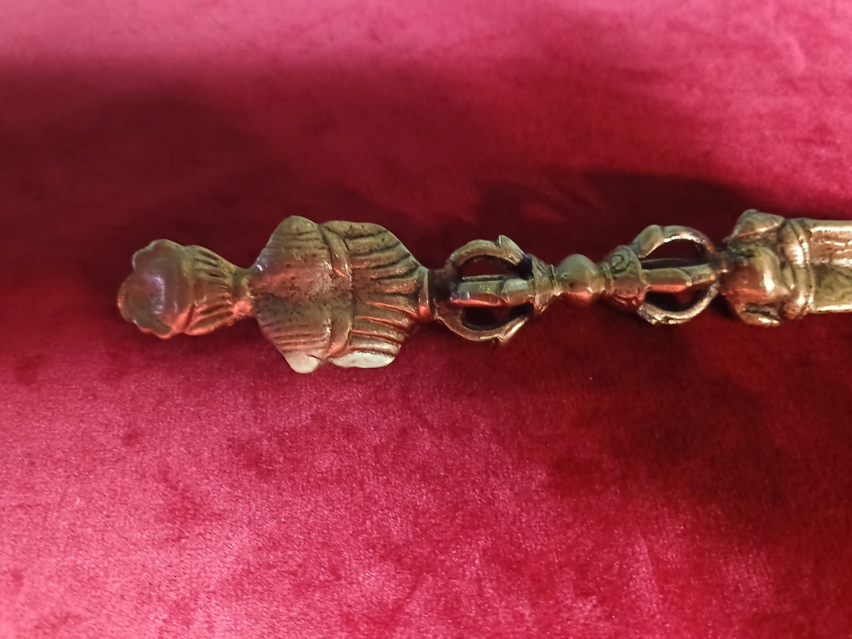 Ancien phurba tibétain, instrument rituel bouddhiste