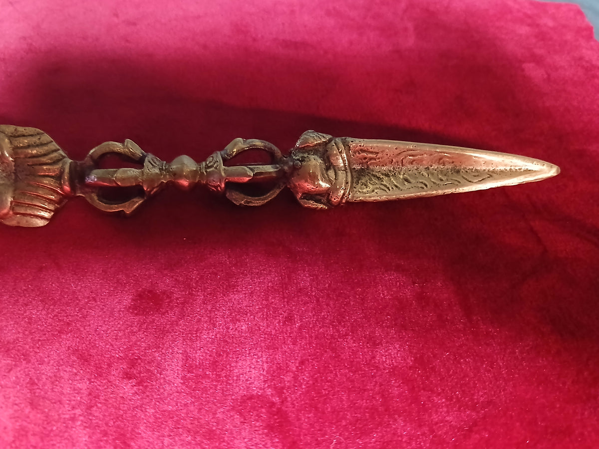 Ancien phurba tibétain, instrument rituel bouddhiste