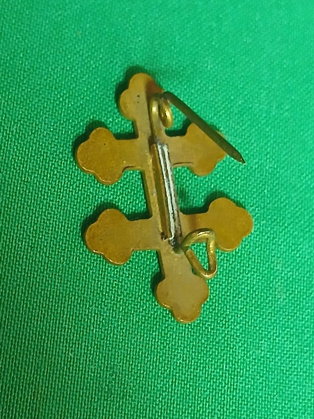Broche patriotique ancienne en croix de Lorraine tréflée   1944-1945